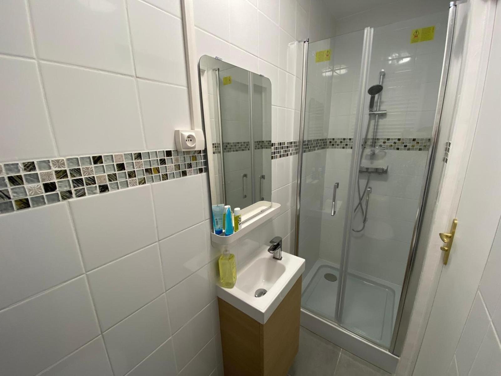 Chambre Tout Confort Hotel Limay Bagian luar foto